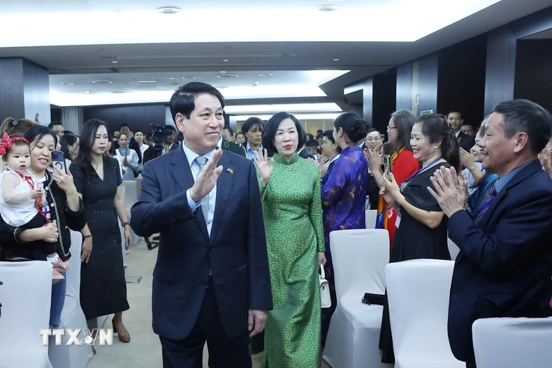 Chủ tịch nước Lương Cường gặp mặt cộng đồng người Việt tại Angola