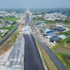 Các đoạn tuyến đã hoàn thành thảm nhựa, bảo đảm yêu cầu kỹ thuật và mỹ quan chung của tuyến cao tốc. (Ảnh: Giang Phương/TTXVN)