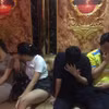 Nhóm đối tượng sử dụng ma tuý trong một quán karaoke bị Công an Hà Nội phát hiện bắt giữ. (Ảnh: Công an cung cấp)