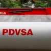 Logo của công ty dầu khí nhà nước Venezuela PDVSA trên một xe bồn chở nhiên liệu. (Ảnh: Reuters)