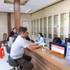 Tiếp nhận thủ tục hành chính tại Trung tâm hành chính công xã Trà Cú. (Ảnh: Cổng Thông tin điện tử tỉnh Vĩnh Long)