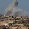 Khói bốc lên sau cuộc không kích của Israel tại Gaza. (Ảnh: THX/TTXVN)