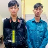 Đối tượng Nguyễn Phạm Hoàng Dương (trái) và Nguyễn Thuận Quý (phải). (Ảnh TTXVN phát)