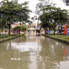 Khuôn viên trường THCS An Ninh (xã Trường Ninh, Quảng Trị) vẫn bị ngập sâu khoảng 0,3m. (Ảnh: Tá Chuyên/TTXVN)