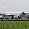Máy bay đã được lệnh chuyển hướng và hạ cánh khẩn cấp xuống Sân bay Quốc tế Kualanamu ở thành phố Medan vào sáng 21/6. (Ảnh: tempo)