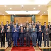Đồng chí Trần Cẩm Tú, Uỷ viên Bộ Chính trị, Thường trực Ban Bí thư cùng Trưởng đoàn các chính đảng các nước ASEAN chụp ảnh chung. (Ảnh: Phương Hoa/TTXVN)
