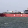 Tàu chở dầu khí tự nhiên hóa lỏng di chuyển qua eo biển Hormuz về tới cảng Mundra ở Kutch, Ấn Độ ngày 16/3/2026. (Ảnh: ANI/TTXVN)
