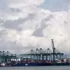 Các tàu chở hàng tại cảng Singapore. (Ảnh: THX/TTXVN)