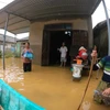 Người dân phường Dương Nỗ (Huế) vẫn chịu cảnh ngập sâu và chuẩn bị đón đợt mưa lũ mới. (Ảnh: Kha Phạm/TTXVN)
