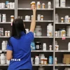 Một cửa hàng thuốc. (Ảnh: Getty Images/TTXVN)