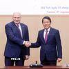Đại tướng Lương Tam Quang, Bộ trưởng Bộ Công an Việt Nam với Bộ trưởng Bộ Tình trạng khẩn cấp Liên bang Nga Aleksandr Kurenkov. (Ảnh: Phạm Kiên/TTXVN)