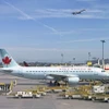 Máy bay của Hãng hàng không Air Canada tại sân bay Trudeau, gần Montreal. (Ảnh: AFP/TTXVN)
