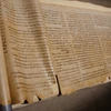 Cuốn Kinh Thánh bằng tiếng Do Thái (Dead Sea Scrolls, còn được gọi là Cuộn sách Biển Chết). (Ảnh: Shutterstock)