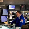 Giao dịch viên tại Sàn giao dịch chứng khoán New York, Mỹ. (Ảnh: THX/TTXVN)