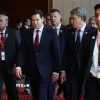 Bộ trưởng Ngoại giao Malaysia, Datuk Seri Mohamad Hasan đón chào Ngoại trưởng Mỹ Marco Rubio đến tham dự Hội nghị Bộ trưởng Ngoại giao ASEAN-Mỹ. (Ảnh: Hằng Linh/TTXVN)