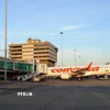 Máy bay của hãng hàng không Conviasa dừng đỗ đón trả khách tại Sân bay Quốc tế Simon Bolivar Maiquetia, cách thủ đô Caracas của Venezuela 20 km. (Ảnh: Phi Hùng/TTXVN)