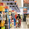 Người tiêu dùng mua sắm tại siêu thị ở California, Mỹ. (Ảnh: THX/TTXVN)