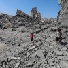 Cảnh tàn phá sau các cuộc không kích của Israel xuống Dải Gaza. (Ảnh: THX/TTXVN)