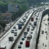 Phương tiện di chuyển trên đường Vành đai 3 trên cao. (Ảnh: Phạm Kiên/TTXVN)