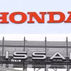 Biểu tượng hãng ô tô Honda và Nissan. (Ảnh: Kyodo/TTXVN)