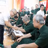 Tri ân, tặng quà các thương binh, bệnh binh đang điều dưỡng tại Trung tâm điều dưỡng thương binh, bệnh binh tỉnh Phú Thọ. (Ảnh: Tạ Toàn/TTXVN)