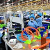Sản xuất sản phẩm đồ chơi trẻ em xuất khẩu sang thị trường Mỹ, Pháp, Chi Lê của Công ty TNHH Chế xuất Billion Max Việt Nam, 100% vốn Hong Kong (Trung Quốc). (Ảnh: Phạm Hậu/TTXVN)