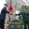Đại tướng, Bộ trưởng Quốc phòng Phan Văn Giang và Thượng tướng Đổng Quân, Bộ trưởng Quốc phòng Trung Quốc trồng cây hữu nghị tại Cửa khẩu Quốc tế Hữu Nghị trong chương trình Giao lưu hữu nghị quốc phòng biên giới Việt Nam-Trung Quốc lần thứ 9. (Ảnh: Trọng Đức/TTXVN)