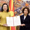 Đại sứ Nguyễn Thị Minh Nguyệt trình Thư ủy nhiệm lên Tổng thống Bắc Macedonia Gordana Siljanovska-Davkova. (Ảnh: TTXVN phát)
