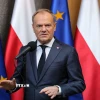 Thủ tướng Ba Lan Donald Tusk phát biểu tại cuộc họp báo ở Warsaw. (Ảnh: PAP/TTXVN)