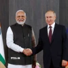 Tổng thống Nga Vladimir Putin (phải) và Thủ tướng Ấn Độ Narendra Modi tại cuộc gặp bên lề Hội nghị thượng đỉnh Tổ chức Hợp tác Thượng Hải (SCO) ở Samarkand, Uzbekistan, ngày 16/9/2022. (Ảnh: AFP/TTXVN)