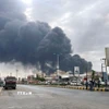 Khói bốc lên sau cuộc không kích của Israel tại Sanaa, Yemen. (Ảnh: THX/TTXVN)