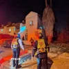 Hiện trường một vụ tên lửa Iran tấn công vào khu Ramat Gan, Israel rạng sáng 18/3/2026. (Ảnh: TTXVN phát)