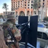 Binh sỹ gác trên đường phố tại Zawiya, Libya. (Ảnh: THX/TTXVN)