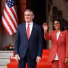 Tổng thống lâm thời Venezuela Delcy Rodriguez (phải) trong cuộc gặp Bộ trưởng Nội vụ Mỹ Doug Burgum tại Caracas. (Ảnh: REUTERS/TTXVN)