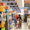 Người tiêu dùng mua sắm tại siêu thị ở California, Mỹ. (Ảnh: THX/TTXVN)