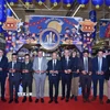 Đưa sản phẩm Việt Nam tiếp cận sâu hơn với người tiêu dùng châu Âu 2 Đại sứ Đinh Toàn Thắng cùng lãnh đạo tỉnh, vùng địa phương và quan khách cắt băng khai trương Tuần hàng Việt Nam tại Carefour Verdun. (Ảnh: Ngọc Hiệp/TTXVN)