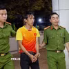 Áp giải Lê Văn Trường về trụ sở cơ quan công an làm việc. (Ảnh: TTXVN phát)