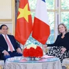 Thủ tướng Phạm Minh Chính hội kiến Chủ tịch Quốc hội Pháp Yael Braun-Pivet. (Ảnh: Dương Giang/TTXVN)