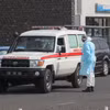 Xe cứu thương sơ tán những hành khách bị nghi mắc virus Hanta trên tàu du lịch MV Hondius đang neo ngoài khơi thủ đô Praia, Cabo Verde ngày 6/5/2026. (Ảnh: THX/TTXVN)