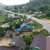 Con đường mới trải nhựa phẳng lì, uốn lượn qua dãy Trường Sơn hùng vĩ, đã mang đến diện mạo mới và mở ra cơ hội phát triển cho người dân khu vực biên giới Lào-Việt Nam. (Ảnh: Đỗ Bá Thành/TTXVN)