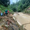 Lũ quét gây sạt lở đất, khiến con đường vào bản Xa Mang bị chia cắt, tê liệt hoàn toàn. (Ảnh: Khiếu Tư/TTXVN)