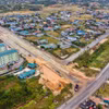 Tuyến đường sau khi hoàn thành sẽ tăng cường kết nối giữa Quốc lộ 1, Quốc lộ 12C với cảng Vũng Áng, cảng Sơn Dương và các khu công nghiệp. (Ảnh: Hữu Quyết/TTXVN)