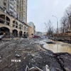 Hiện trường đổ nát sau một vụ tấn công bằng tên lửa và máy bay không người lái nhằm vào thành phố Kiev, Ukraine ngày 20/12/2024. (Nguồn: THX/TTXVN)
