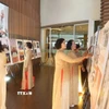 Kiều bào Thái Lan tham quan Triển lãm “Hồ Chí Minh - Biểu tượng Thời đại: Cầu nối hữu nghị Việt Nam-Thái Lan." (Ảnh: Đỗ Sinh/TTXVN)
