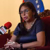 Tổng thống lâm thời Delcy Rodriguez trong một cuộc trả lời phỏng vấn báo chí ở Caracas. (Ảnh: THX/TTXVN)