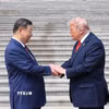Chủ tịch Trung Quốc Tập Cận Bình chào đón Tổng thống Mỹ Donald Trump tại Bắc Kinh ngày 14/5/2026. (Ảnh: THX/TTXVN)