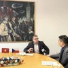 Ông Milan Krajca trả lời phỏng vấn phóng viên TTXVN tại Prague. (Ảnh: Ngọc Long/TTXVN)
