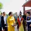 Bà Nguyễn Thị Thanh Nga, Phu nhân Chủ tịch Quốc hội Trần Thanh Mẫn với cộng đồng người Việt tại Làng Việt Nam ở Maroc, thành phố Kenitra. (Ảnh: TTXVN phát)
