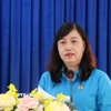 Bà Huỳnh Út Mười, Chủ tịch Liên đoàn Lao động tỉnh Cà Mau, góp ý Dự thảo Văn kiện trình Đại hội Đảng XIV. (Ảnh: TTXVN phát)