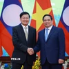 Thủ tướng Phạm Minh Chính hội kiến Tổng Bí thư, Chủ tịch nước Lào Thongloun Sisoulith. (Ảnh: Dương Giang/TTXVN)
